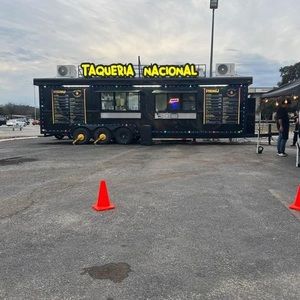 Meet your Posher, Max